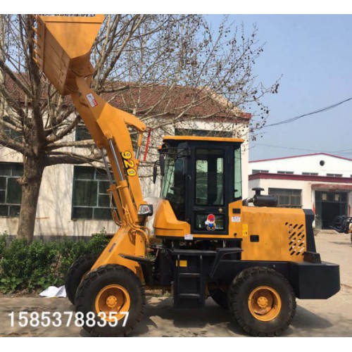 轮式工程小型装载机养殖场小铲车的施工视频
